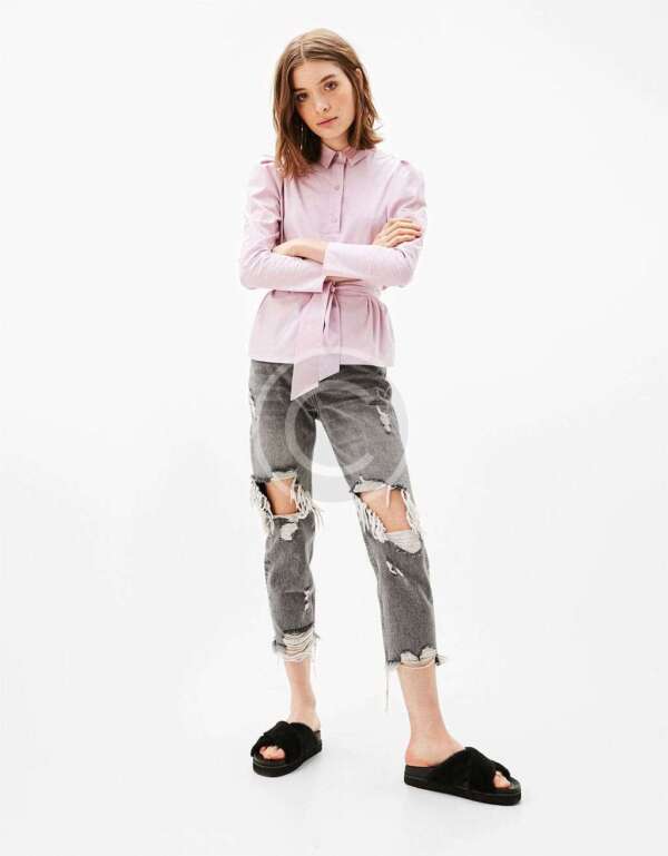 Shirt With Puffy Sleeves and Bow at the Waist - Image 4